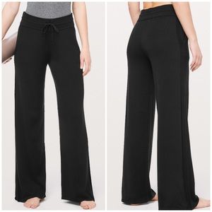 In the comfort zone pant lululemon black size 10